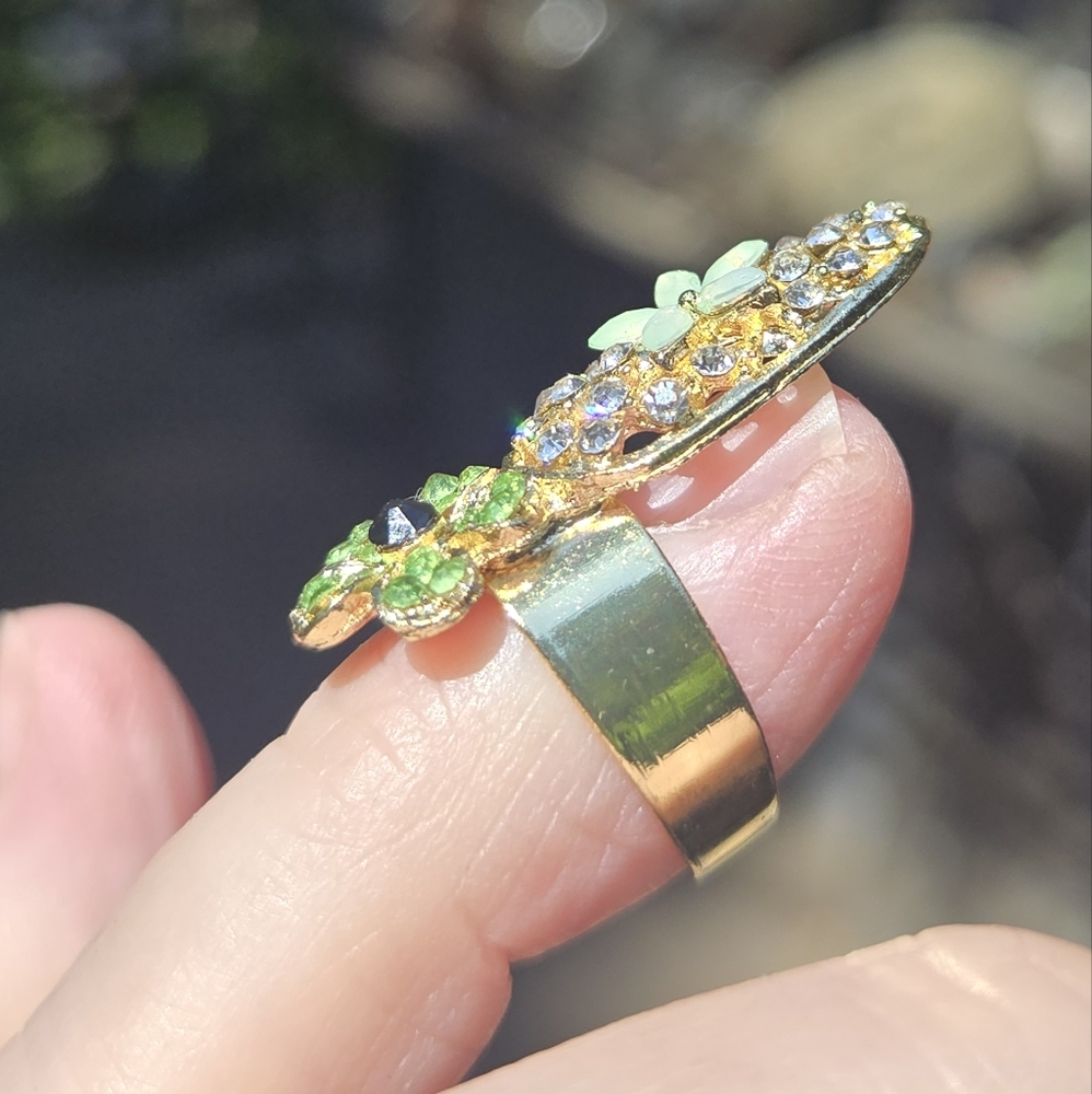 Green & Gold Floral Nail Ring with Vintage Charm - Picture 7 of 7